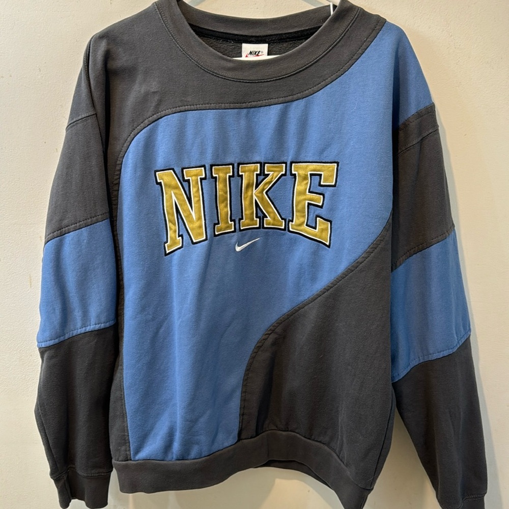 Nike pullover Xl fits like M